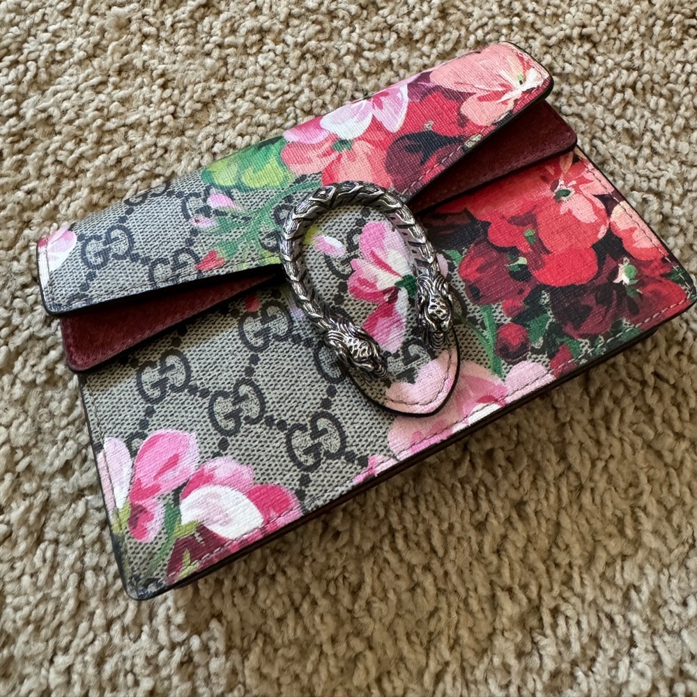 Authentic 💯 Gucci super mini dionysus blooms
